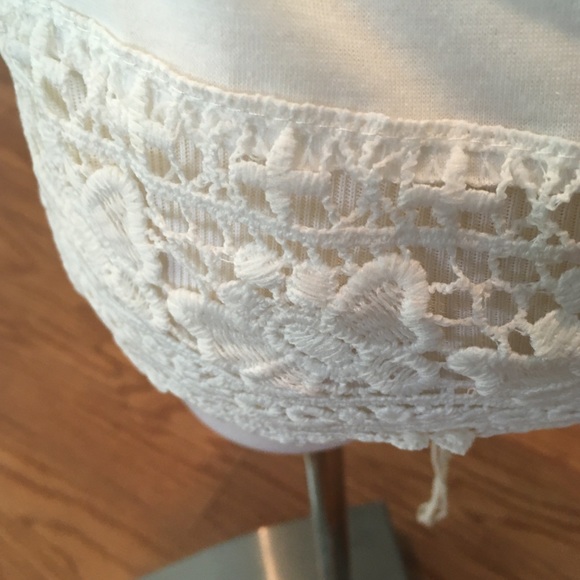 White tank top - Picture 2 of 3